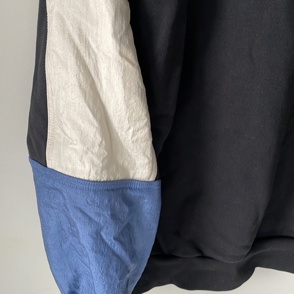 LEO COLORBLOCK CREWNECK SWEATSHIRT - Picture 6 of 8